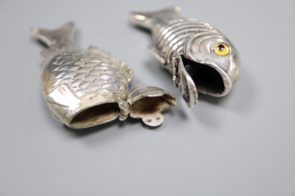 A modern silver fish vesta case and a similar German 800 vesta case, largest 69mm.